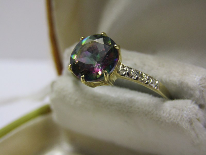 9ct WHITE GOLD MYSTIC TOPAZ SOLITAIRE RING, central mystic topaz stone, approx 8mm, set with - Image 2 of 3