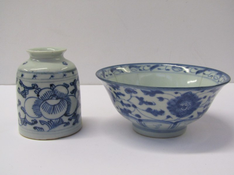 ORIENTAL CERAMICS, underglazed blue brush pot decorated with stylised floral design, 3.25" height