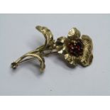 9ct YELLOW GOLD GARNET SET FLOWER BROOCH; 7.9 grms