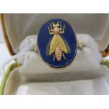 VINTAGE GOLD & LAPIS LAZULI RING set with gold insect