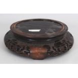 ANOTHER EARLY 20TH CENTURY CHINESE CARVED WOOD VASE STAND, with pierced foliate frieze, 11.5in