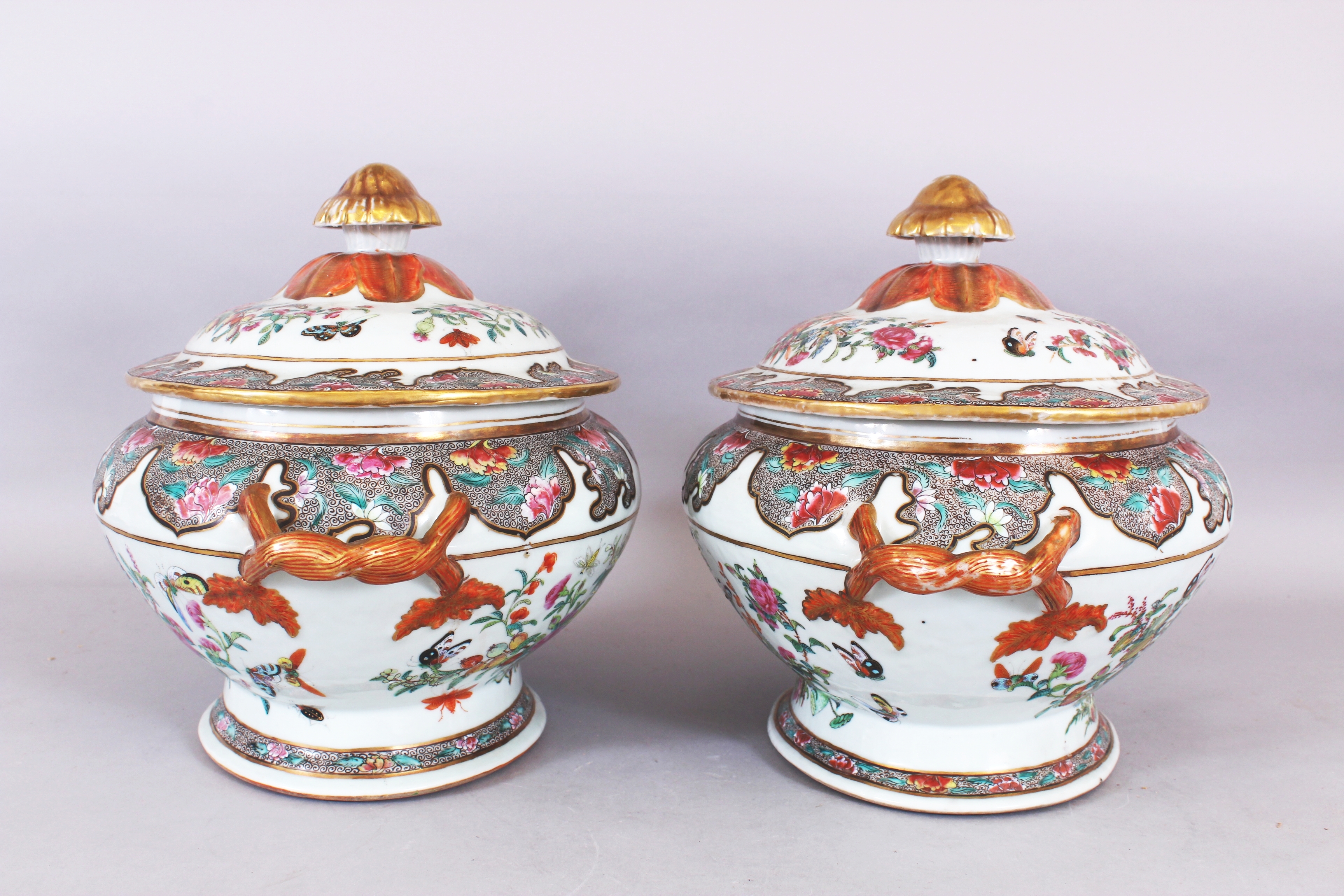 A GOOD PAIR OF EARLY/MID 19TH CENTURY CHINESE CANTON FAMILLE ROSE PORCELAIN TUREENS & COVERS, the - Image 2 of 10