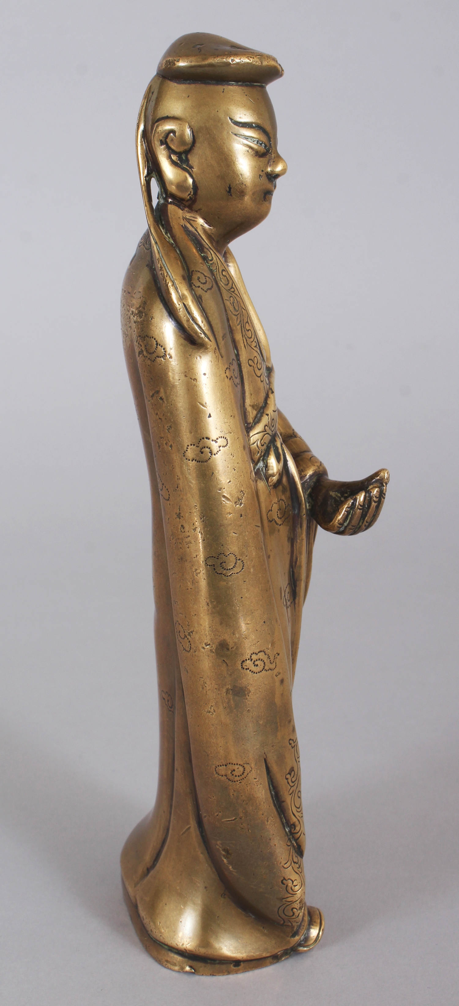 AN 18TH/19TH CENTURY CHINESE POLISHED BRONZE FIGURE OF A STANDING IMMORTAL, the flowing robes with - Image 2 of 7