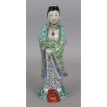 A 20TH CENTURY CHINESE FAMILLE ROSE PORCELAIN FIGURE OF GUANYIN, the unglazed base with a