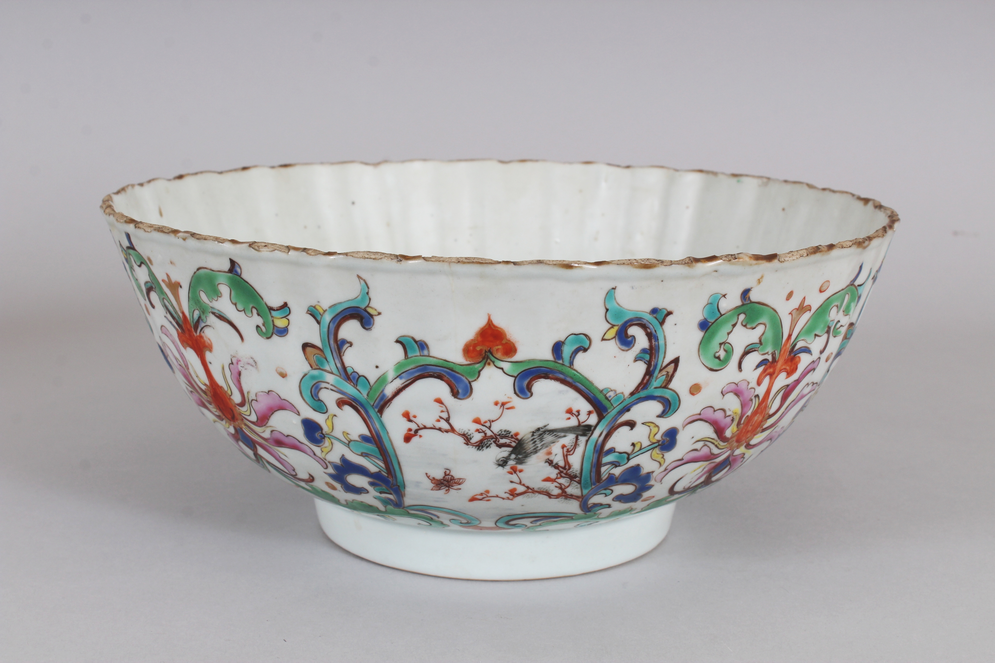 AN UNUSUAL EARLY 18TH CENTURY CHINESE FAMILLE ROSE FLUTED PORCELAIN BOWL, painted with formal - Image 3 of 8