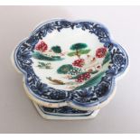 AN 18TH CENTURY CHINESE QIANLONG PERIOD UNDERGLAZE-BLUE & FAMILLE ROSE PORCELAIN SALT, of shaped