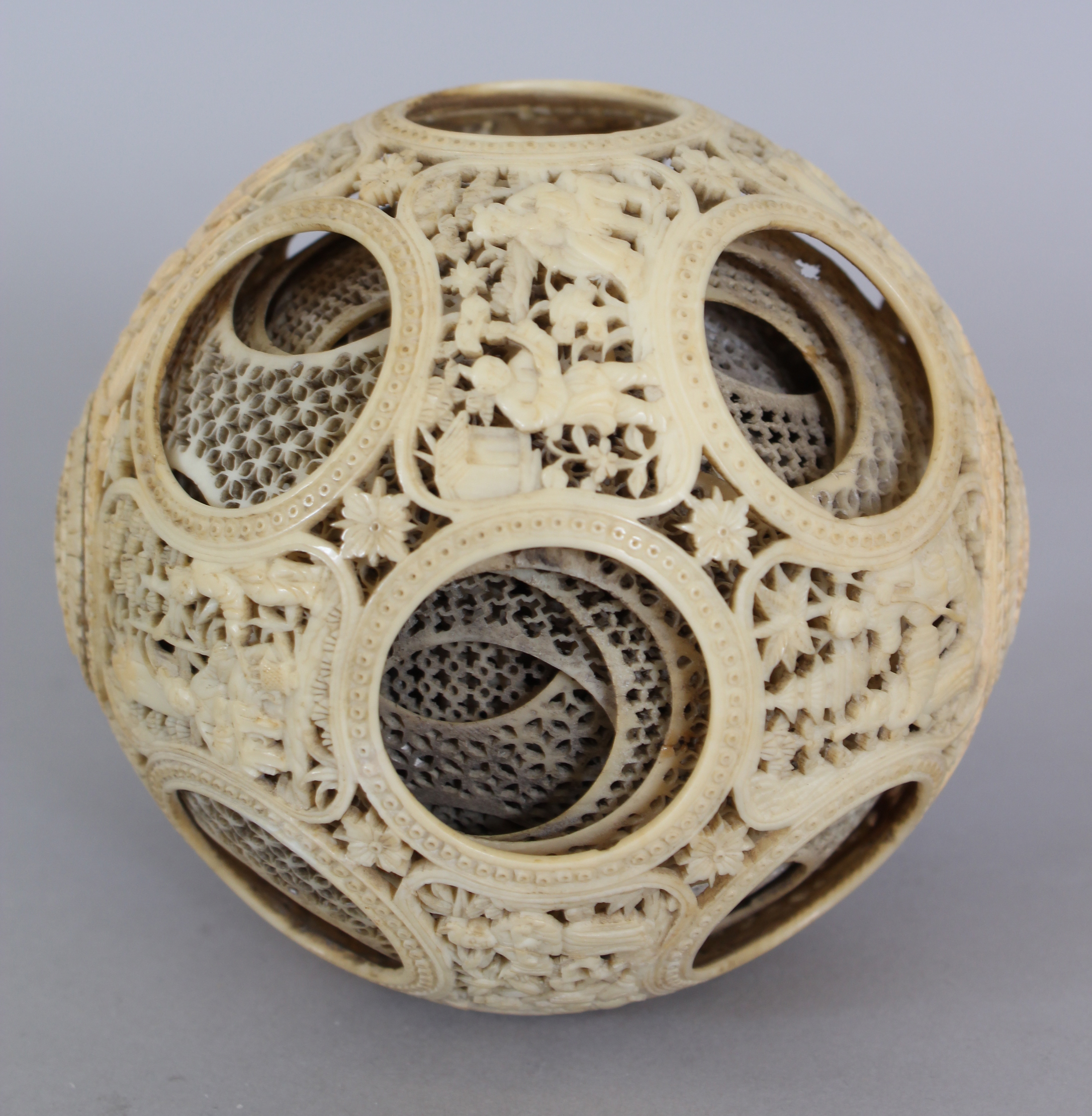 A SLIGHTLY SMALLER 19TH CENTURY CHINESE CARVED IVORY CONCENTRIC BALL, weighing approx. 177gm, the - Image 2 of 5