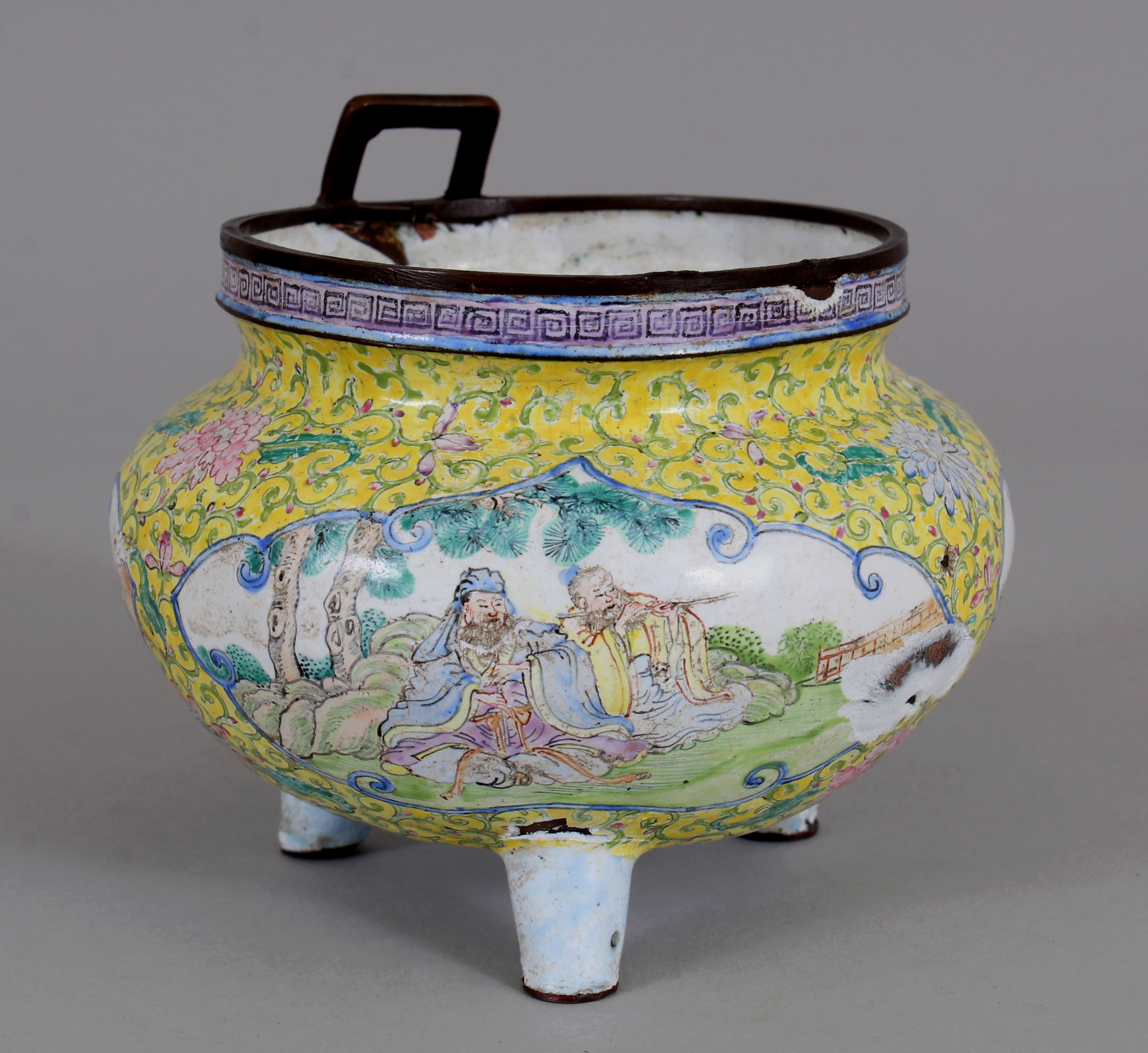 AN UNUSUAL 18TH/19TH CENTURY CHINESE YELLOW GROUND CANTON ENAMEL TRIPOD CENSER, decorated with