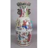 A LARGE GOOD QUALITY 19TH CENTURY CHINESE DAOGUANG PERIOD CANTON FAMILLE ROSE PORCELAIN VASE,
