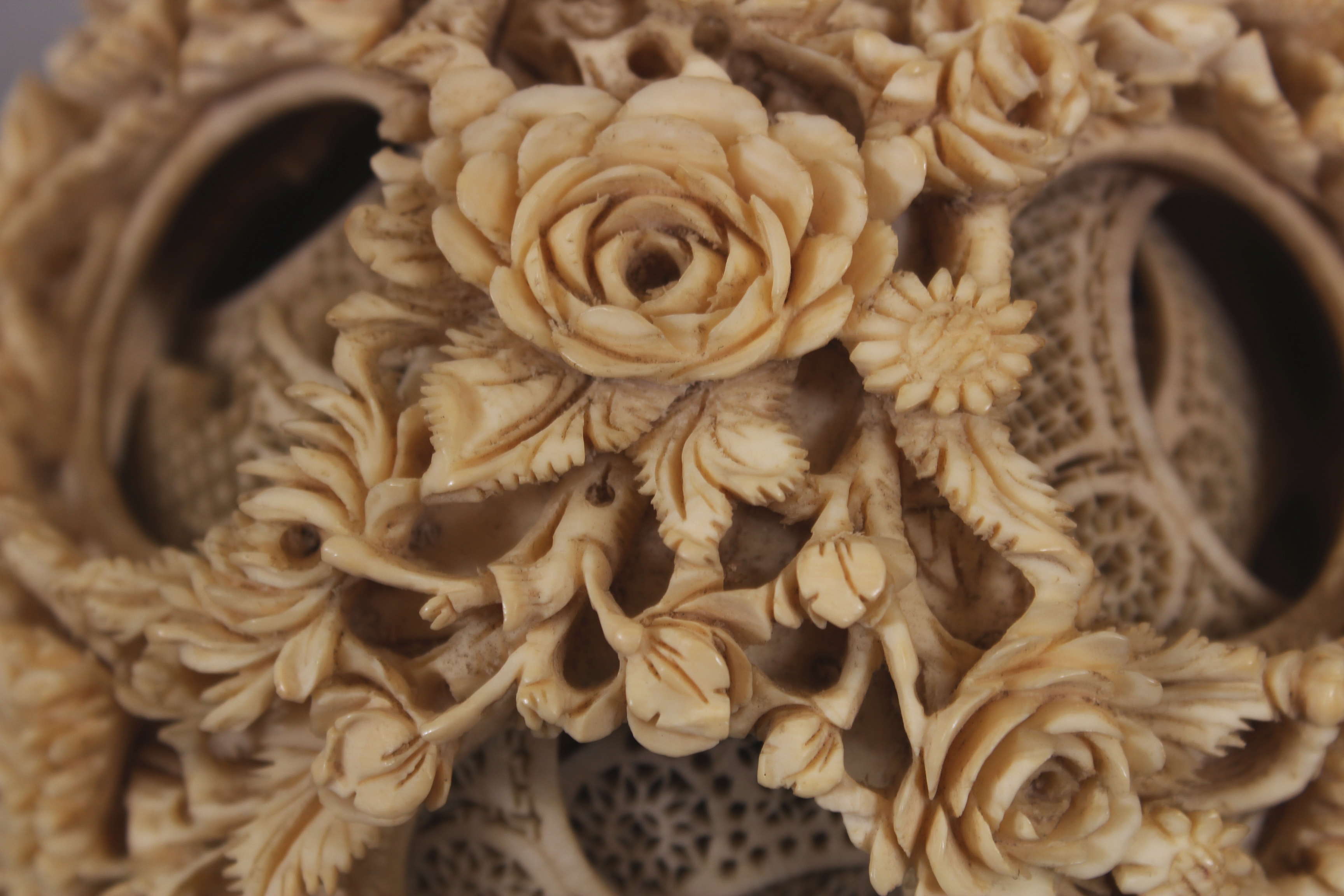 A LARGE 19TH CENTURY CHINESE CARVED IVORY CONCENTRIC BALL, weighing approx. 377gm, the outer - Image 6 of 6