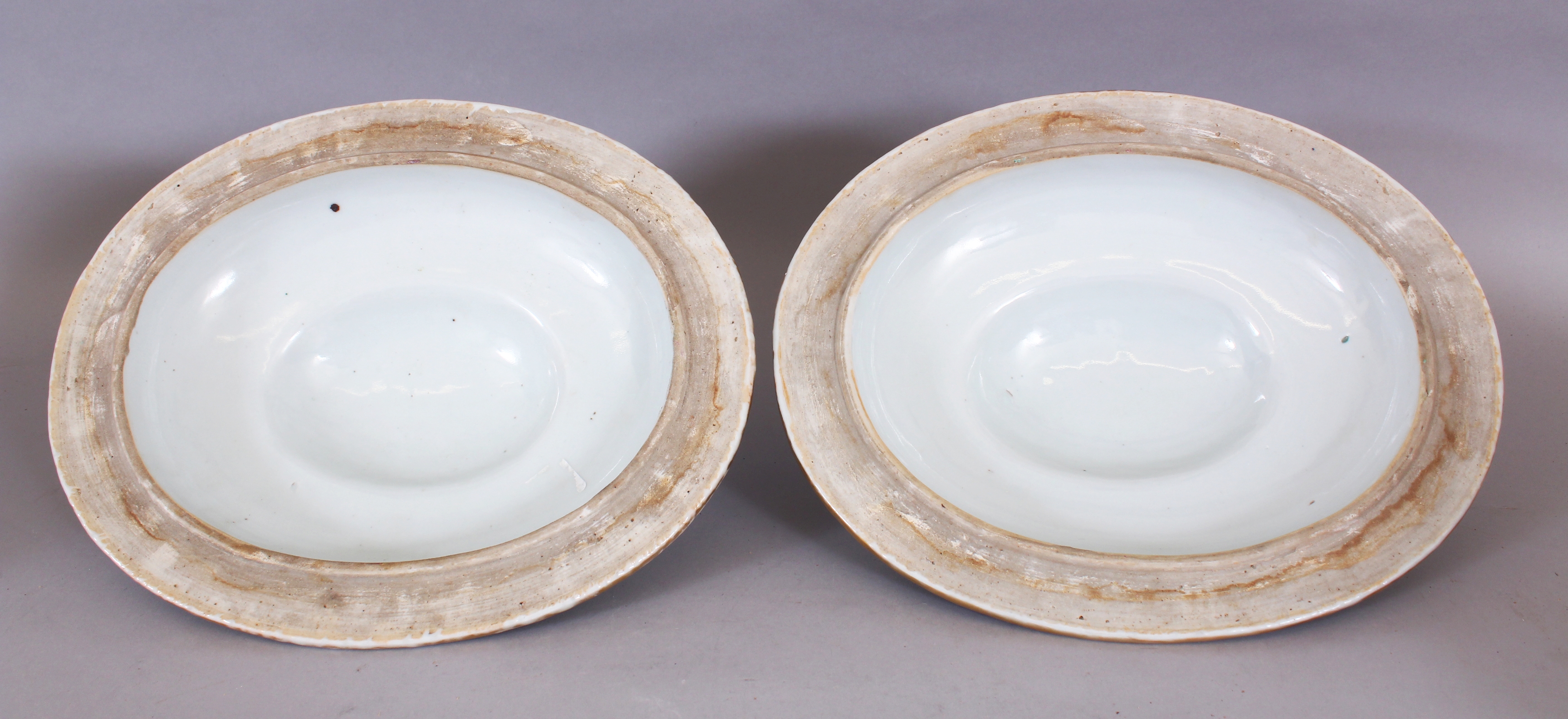 A GOOD PAIR OF EARLY/MID 19TH CENTURY CHINESE CANTON FAMILLE ROSE PORCELAIN TUREENS & COVERS, the - Image 7 of 10