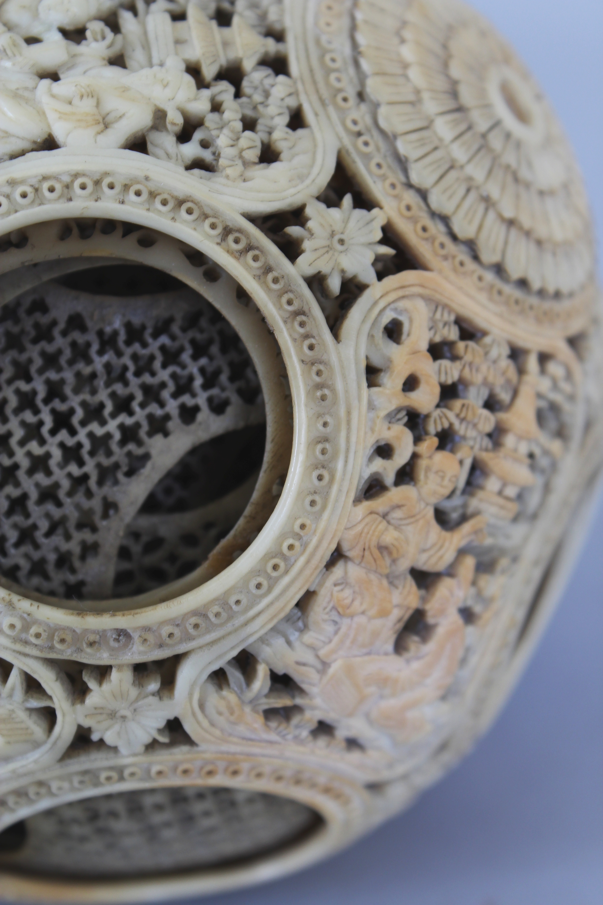 A SLIGHTLY SMALLER 19TH CENTURY CHINESE CARVED IVORY CONCENTRIC BALL, weighing approx. 177gm, the - Image 5 of 5