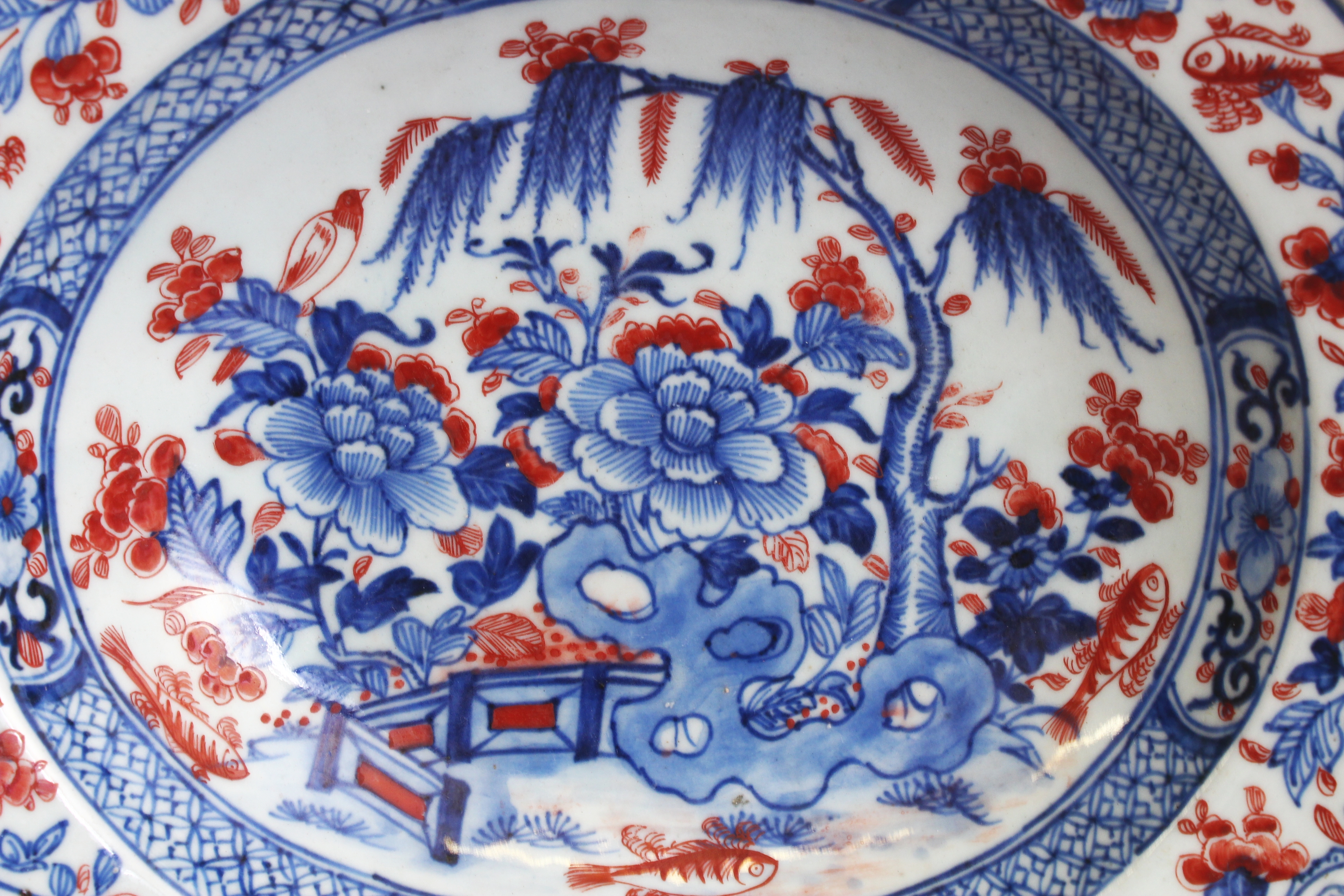 AN 18TH CENTURY CHINESE QIANLONG PERIOD UNDERGLAZE-BLUE & IRON-RED PORCELAIN BARBERS BOWL, the - Image 2 of 4