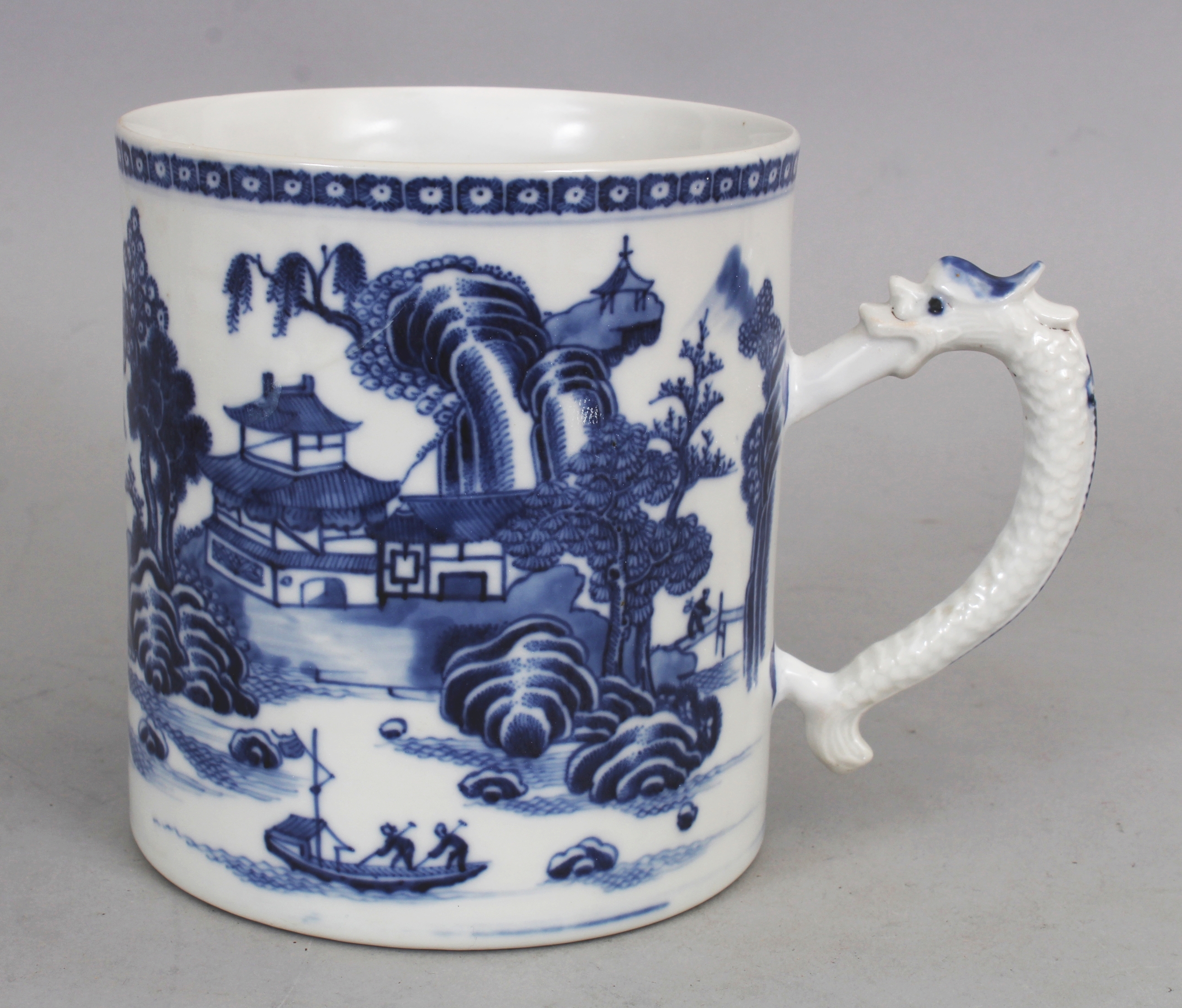 AN 18TH CENTURY CHINESE QIANLONG PERIOD BLUE & WHITE PORCELAIN TANKARD, painted with a river