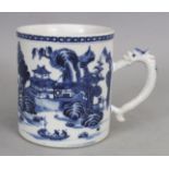 AN 18TH CENTURY CHINESE QIANLONG PERIOD BLUE & WHITE PORCELAIN TANKARD, painted with a river