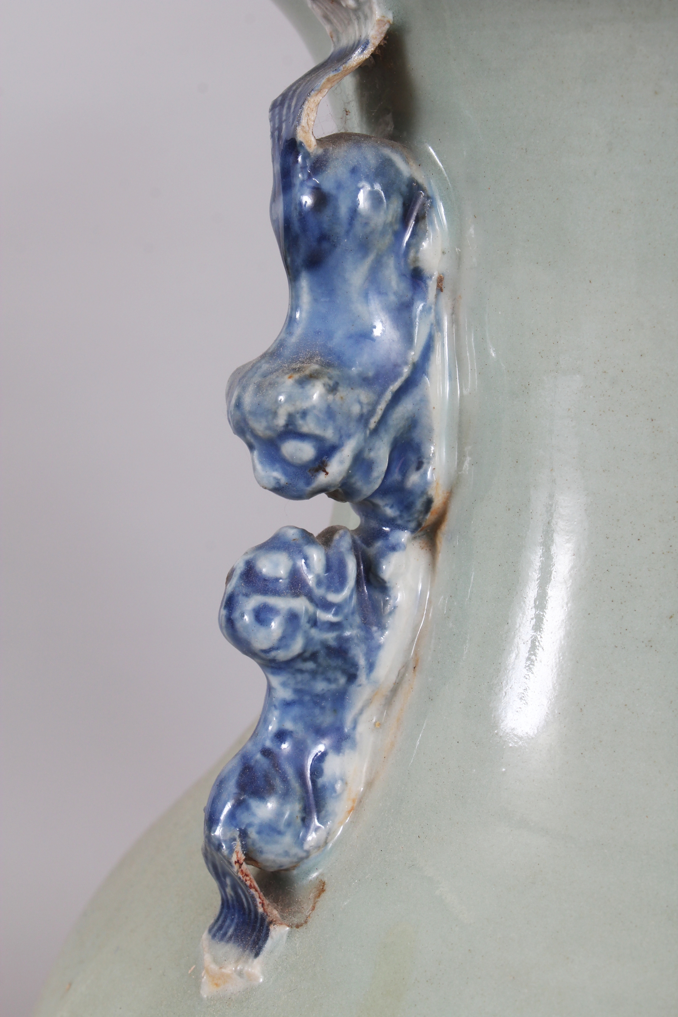 A 19TH CENTURY CHINESE BLUE & WHITE CELADON GROUND PORCELAIN PHOENIX VASE, painted with a phoenix - Image 6 of 10