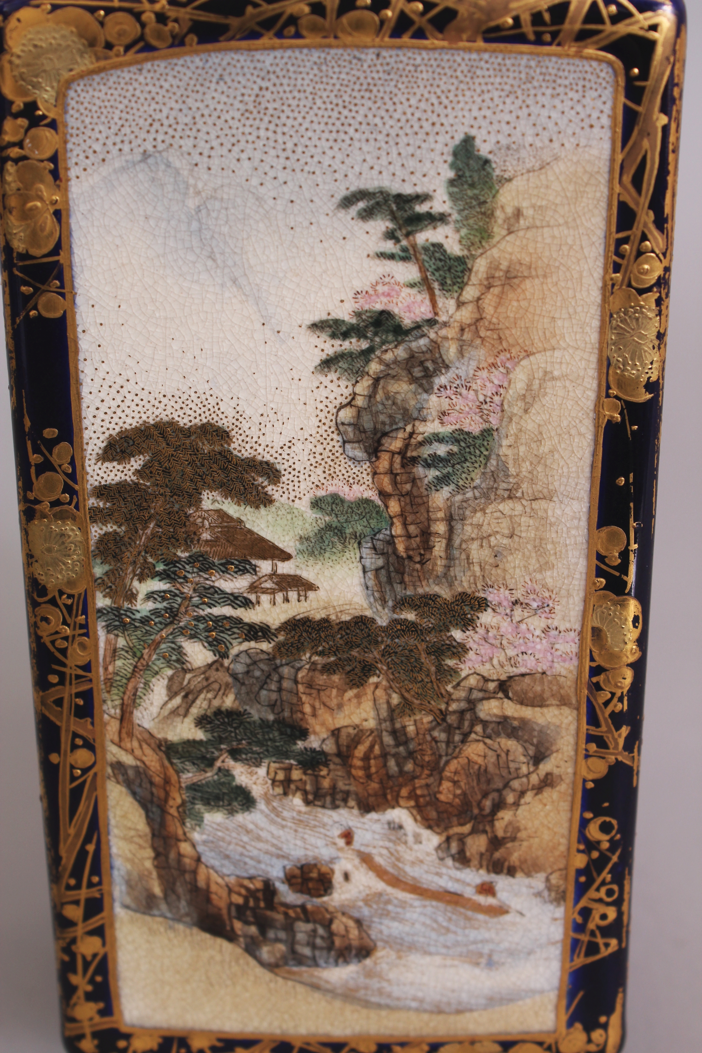A GOOD QUALITY SIGNED JAPANESE MEIJI PERIOD SATSUMA SQUARE SECTION EARTHENWARE VASE, well painted - Image 4 of 10