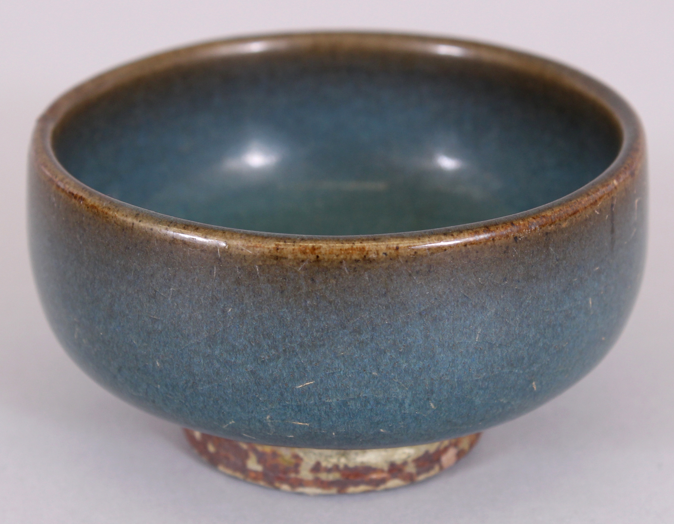 A CHINESE JUN WARE PURPLE SPLASH STONEWARE TEA BOWL, possibly Ming Dynasty, the unglazed base with - Image 2 of 5
