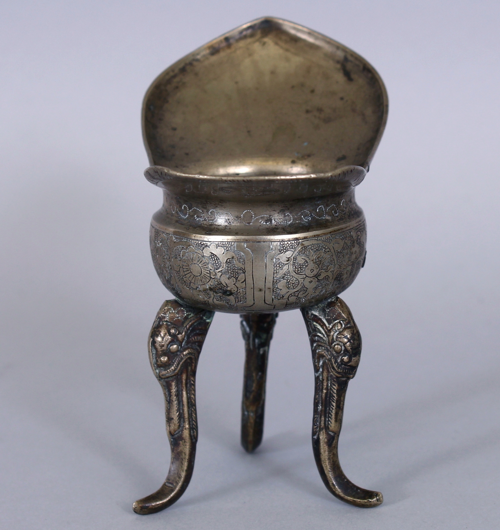 AN UNUSUAL 18TH/19TH CENTURY CHINESE OR TIBETAN SILVERED METAL PAKTONG JUE TRIPOD CENSER, the - Image 3 of 9