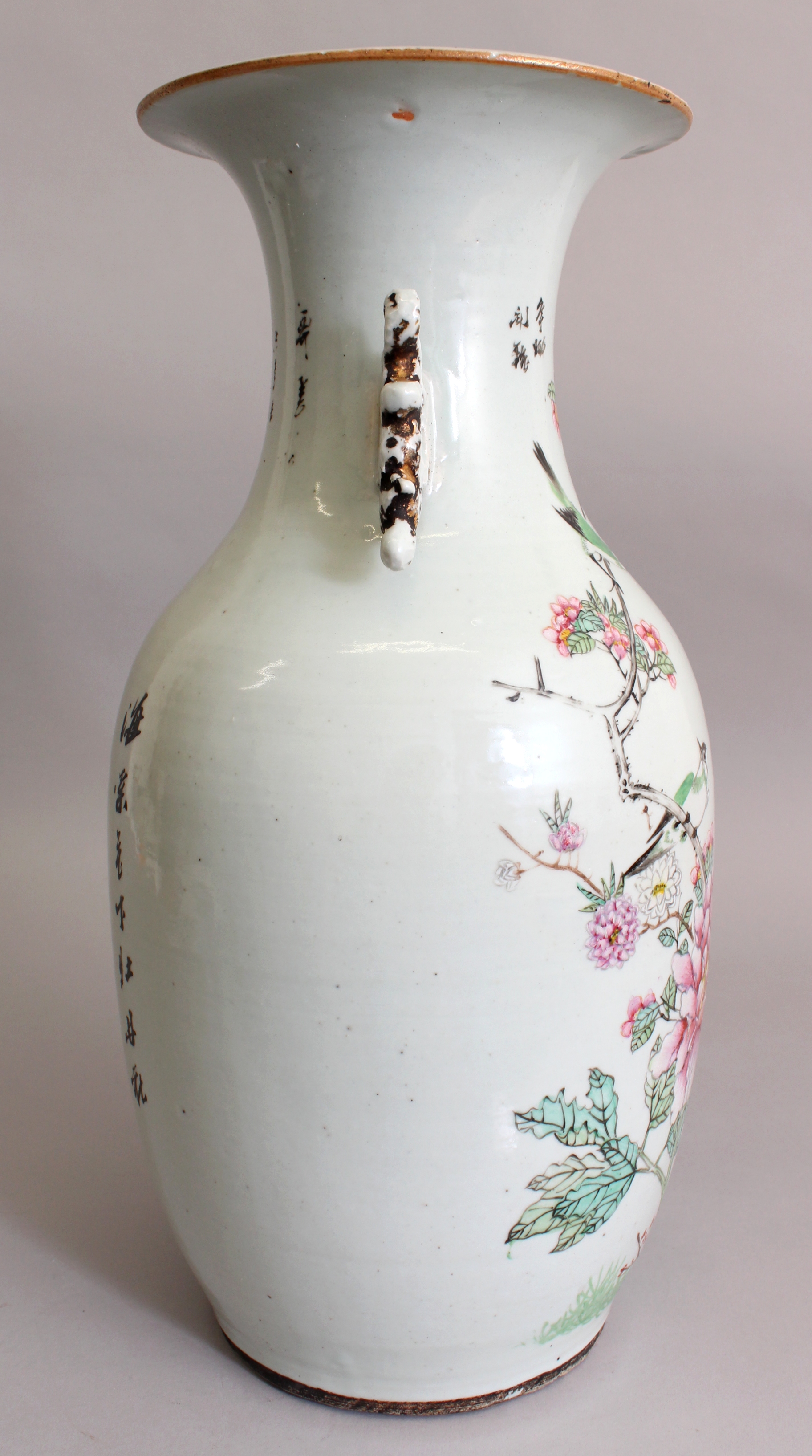 A LARGE CHINESE REPUBLIC PERIOD FAMILLE ROSE PORCELAIN VASE, painted with calligraphy and with a - Image 2 of 9