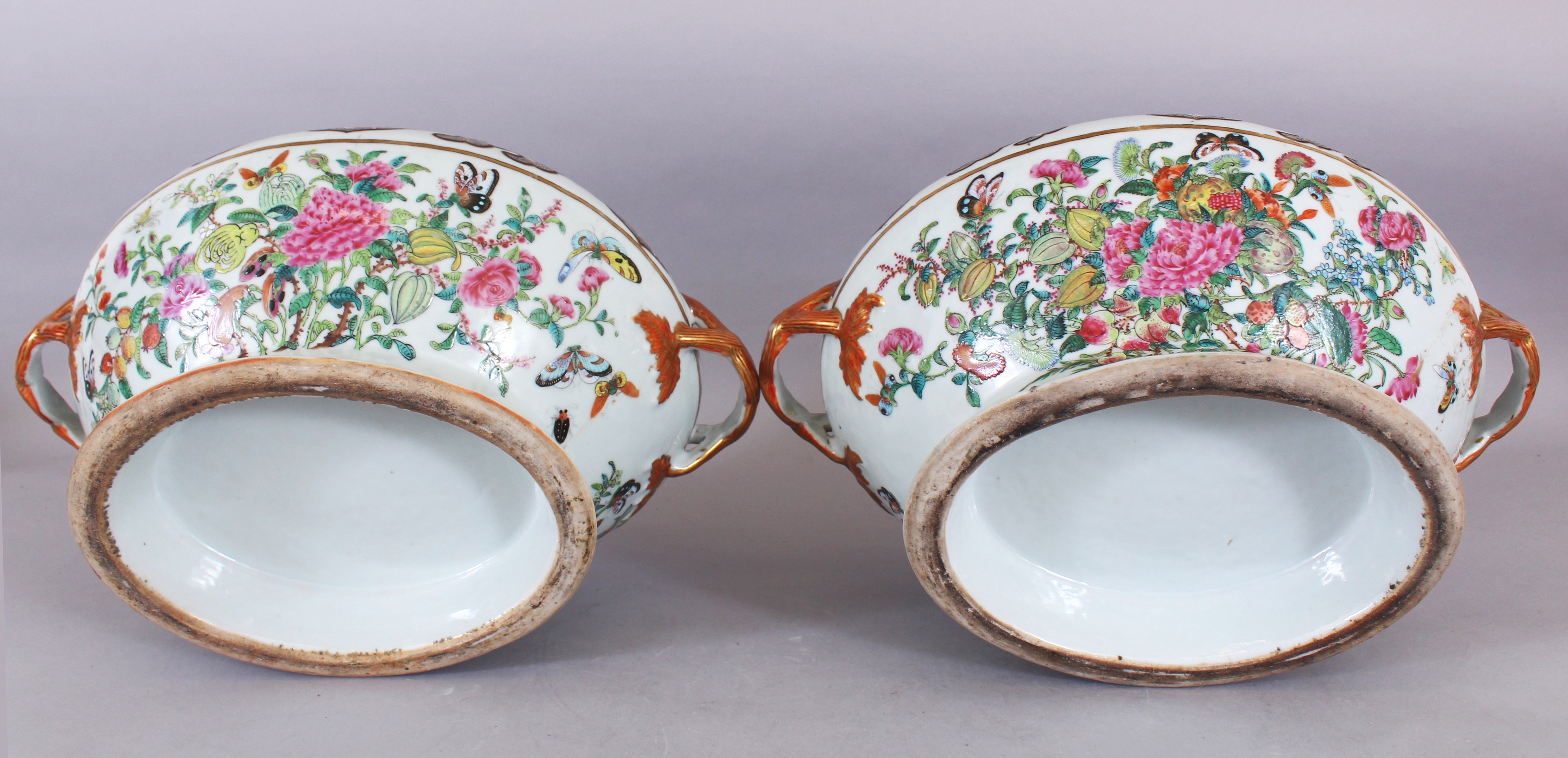 A GOOD PAIR OF EARLY/MID 19TH CENTURY CHINESE CANTON FAMILLE ROSE PORCELAIN TUREENS & COVERS, the - Image 8 of 10