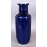 A FINE QUALITY CHINESE KANGXI PERIOD BLUE GLAZED PORCELAIN ROULEAU VASE, circa 1700, applied with