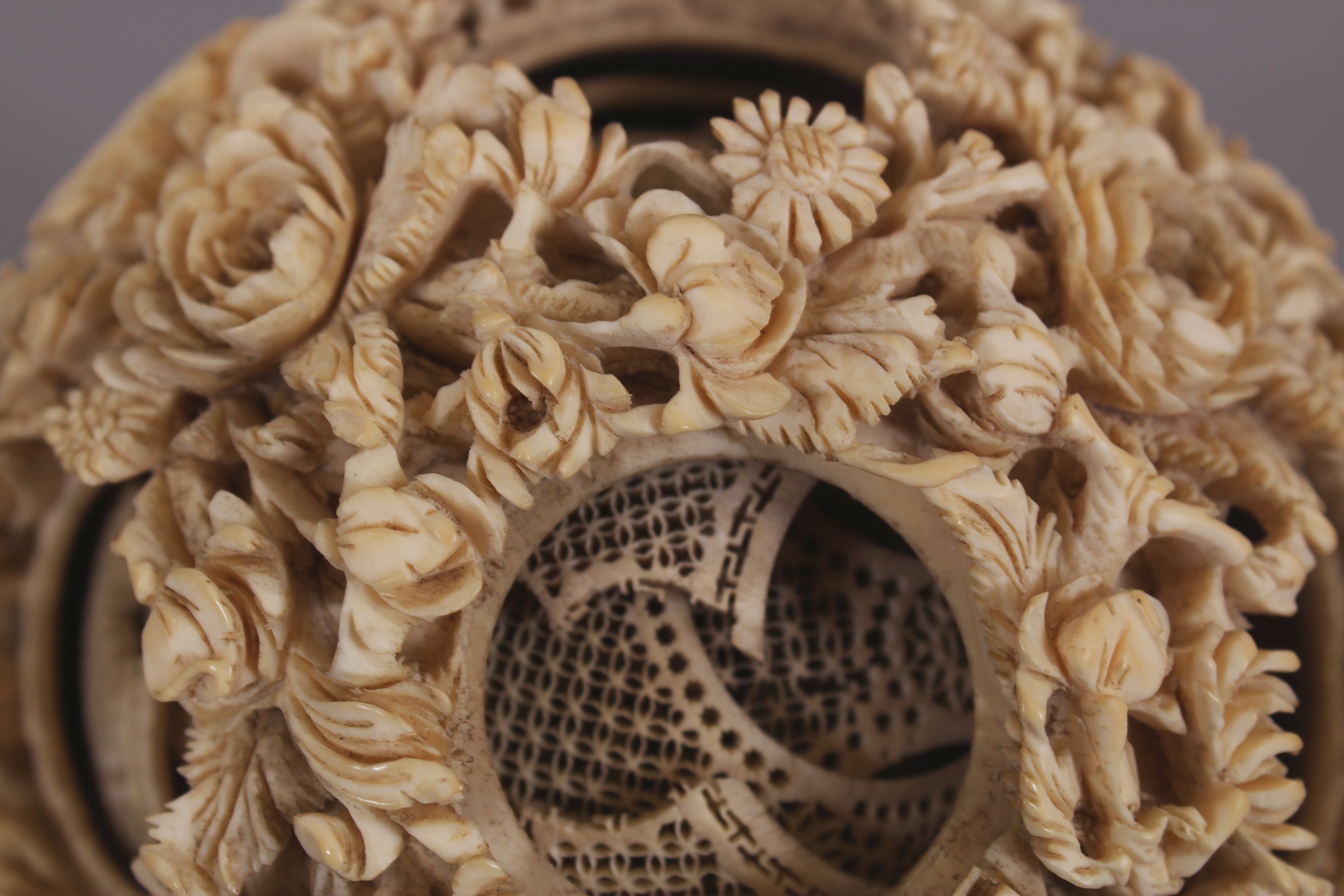 A LARGE 19TH CENTURY CHINESE CARVED IVORY CONCENTRIC BALL, weighing approx. 377gm, the outer - Image 5 of 6