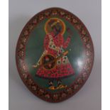 AN EARLY 20TH CENTURY INDIAN ENAMELLED METAL & WOOD MOUNTED OVAL PORTRAIT OF A MAHARAJA, 11.6in x