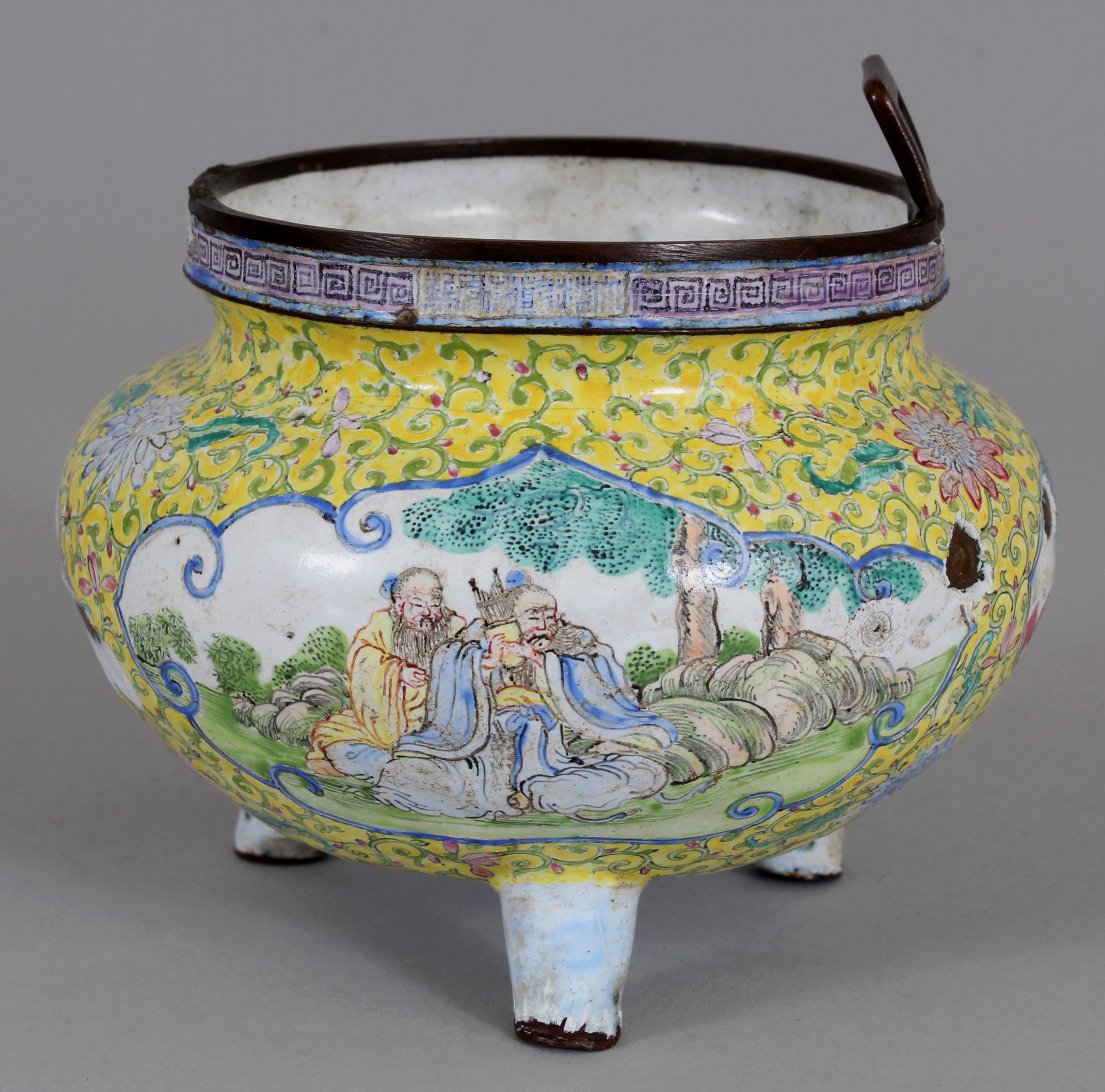 AN UNUSUAL 18TH/19TH CENTURY CHINESE YELLOW GROUND CANTON ENAMEL TRIPOD CENSER, decorated with - Image 3 of 6