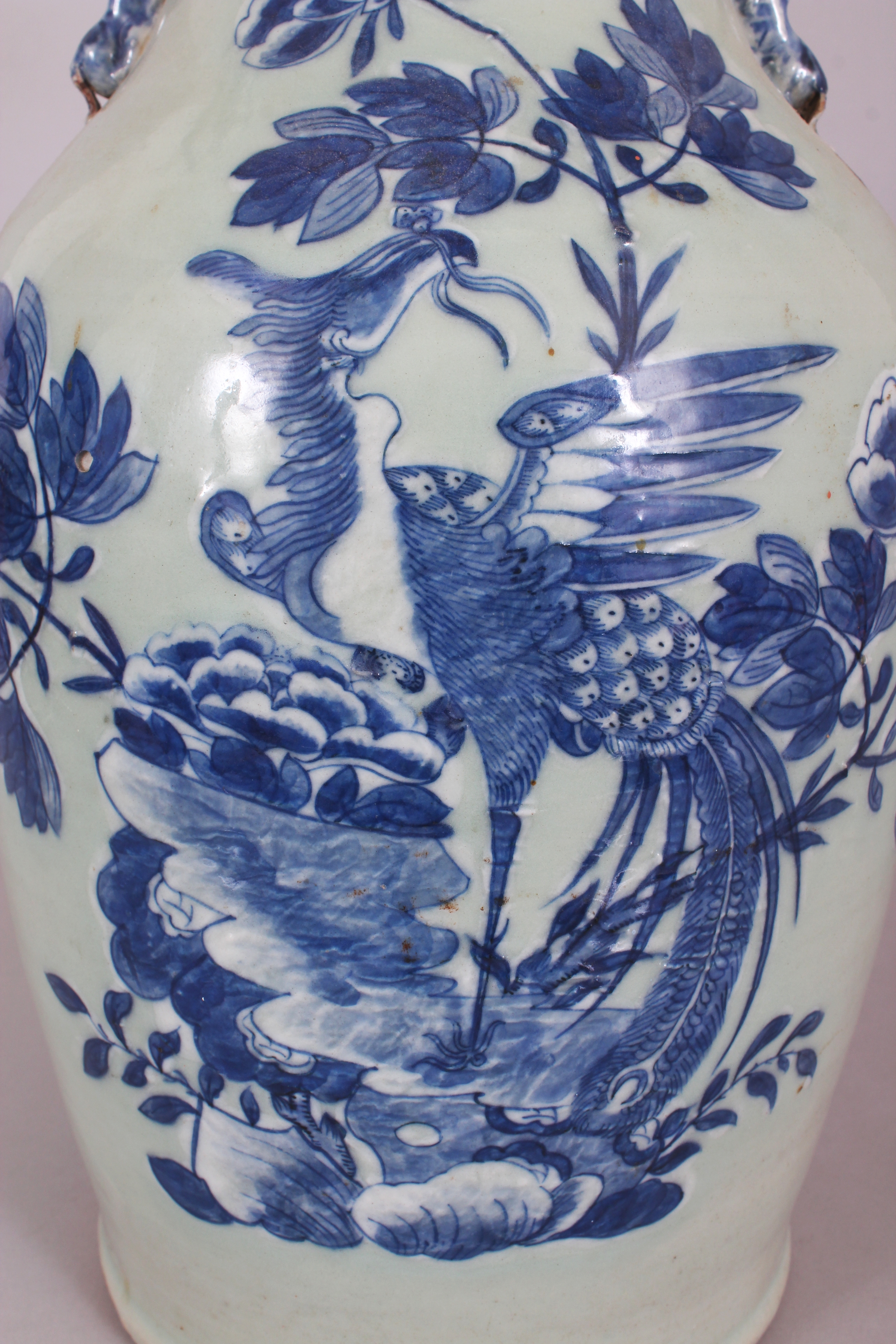 A 19TH CENTURY CHINESE BLUE & WHITE CELADON GROUND PORCELAIN PHOENIX VASE, painted with a phoenix - Image 5 of 10