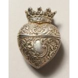 A SMALL VICTORIAN HEART SHAPED VESTA, the lid with a crown. 4.5cms. Maker: B.M. 1893.