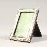 A SMALL SILVER PHOTOGRAPH FRAME. 6.5cms x 4.5cms. Birmingham 1914.