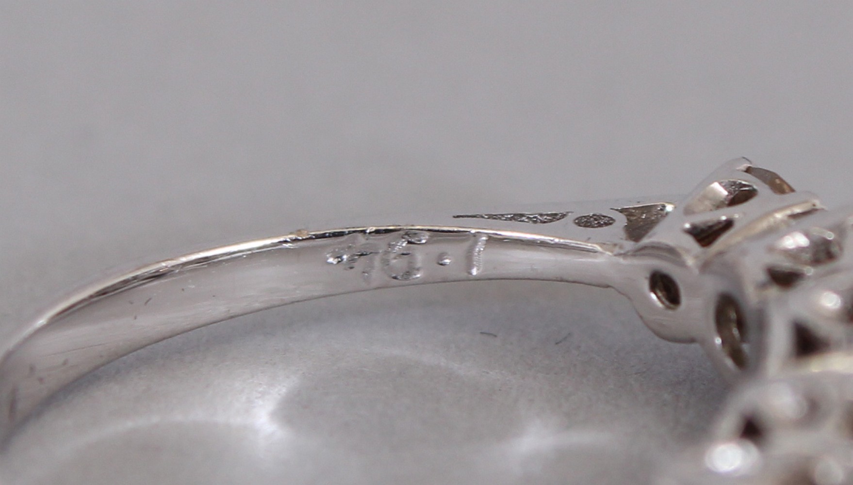 AN 18CT WHITE GOLD FIVE STONE GRADUATED DIAMOND RING of 2cts approx. - Image 3 of 3