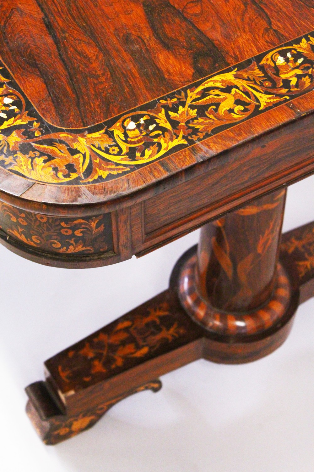 AN EARLY 19TH CENTURY ROSEWOOD AND MARQUETRY LIBRARY TABLE, in the manner of Gillow, the rounded - Image 16 of 16