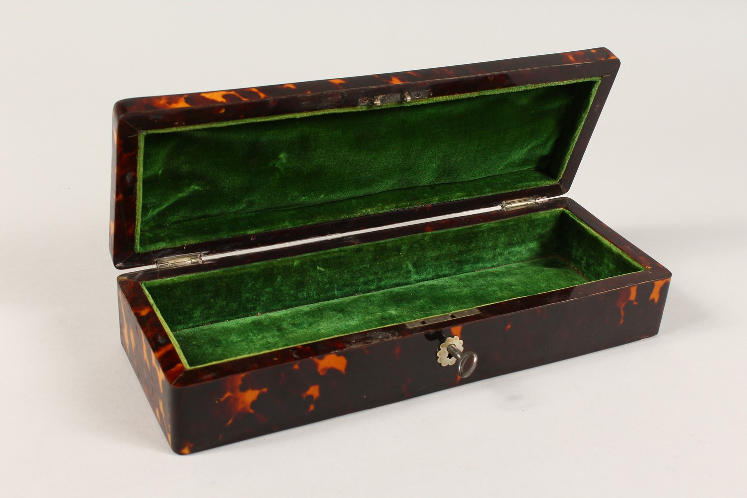 A VICTORIAN RECTANGULAR TORTOISESHELL GLOVE BOX, the lid with "Gloves" in silver. 26cms long. - Image 4 of 9