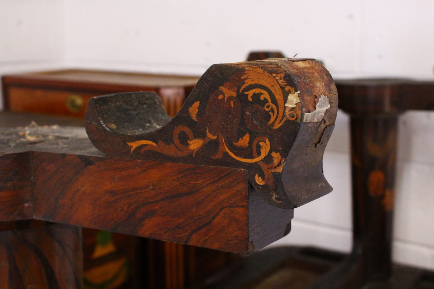 AN EARLY 19TH CENTURY ROSEWOOD AND MARQUETRY LIBRARY TABLE, in the manner of Gillow, the rounded - Image 10 of 16