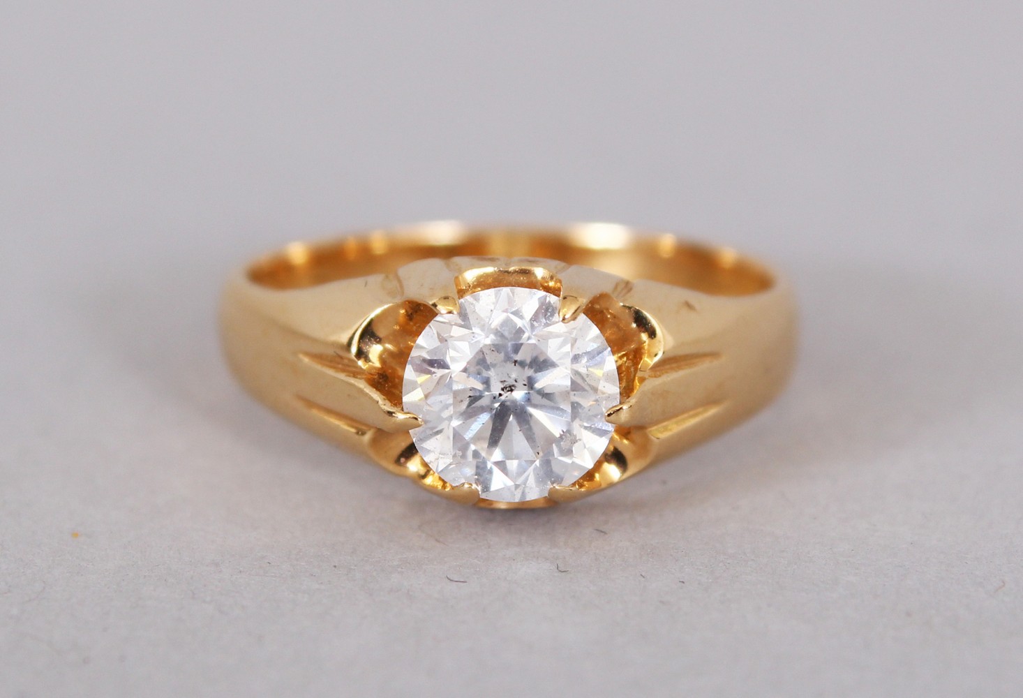 AN 18CT YELLOW GOLD BRILLIANT CUT SINGLE STONE DIAMOND RING of 1.31cts.