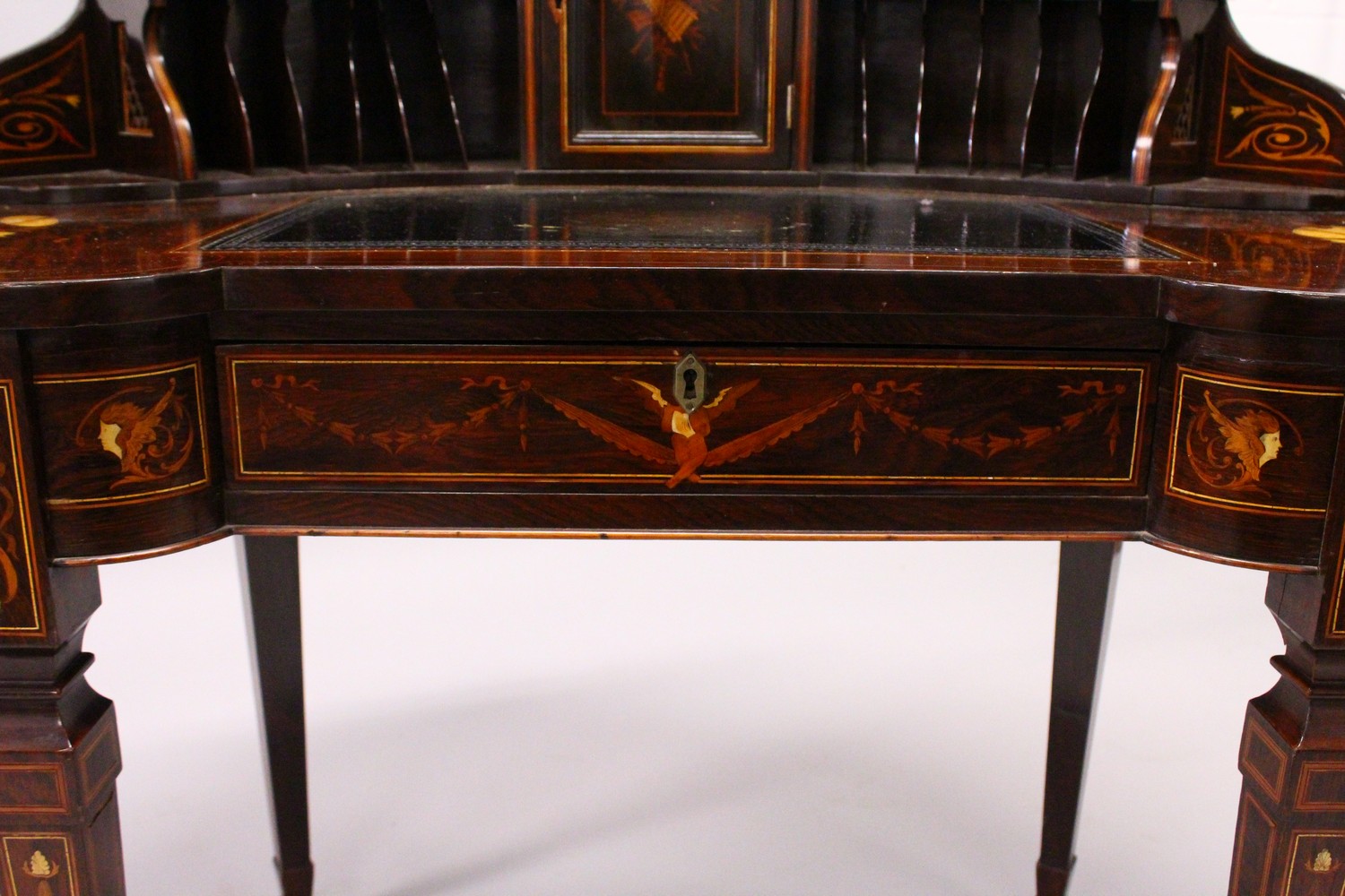 A 19TH CENTURY FRENCH LADIES' ROSEWOOD AND MARQUETRY KIDNEY SHAPE WRITING DESK, the upper section - Image 6 of 8