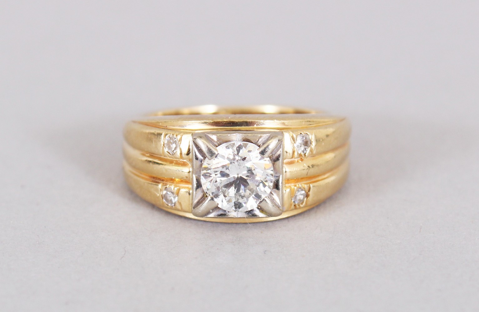 A SOLITAIRE DIAMOND RING.