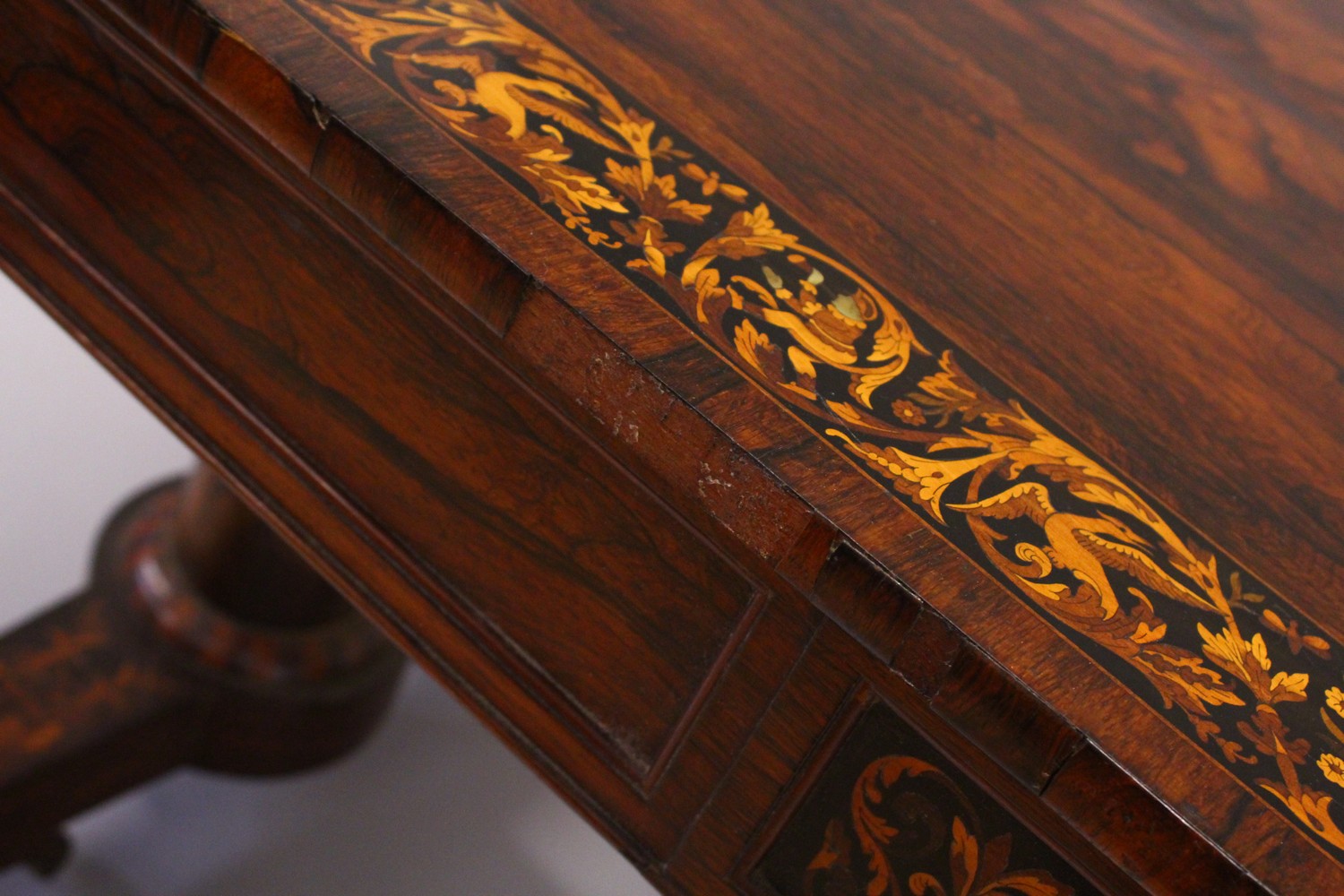 AN EARLY 19TH CENTURY ROSEWOOD AND MARQUETRY LIBRARY TABLE, in the manner of Gillow, the rounded - Image 9 of 16