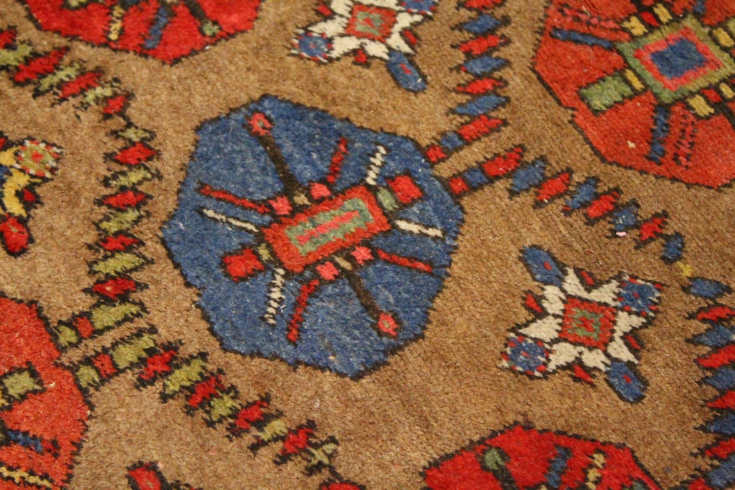 A CAUCASIAN RUG, with six central motifs. 6ft 10ins x 4ft 3ins. - Image 2 of 4