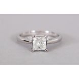 AN 18CT WHITE GOLD PRINCESS CUT DIAMOND RING of 1.1ct approx.