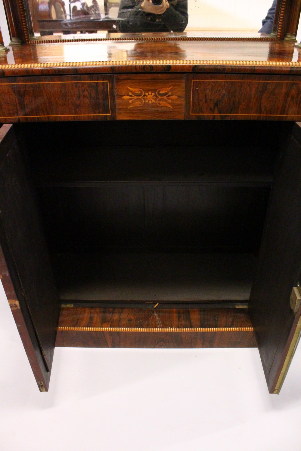 A REGENCY ROSEWOOD CHIFFONIER, brass galleried mirror back, upper shelf, single frieze drawer over a - Image 6 of 8