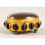 A VICTORIAN ONYX AND GILT SNUFF BOX. 6.5cms.