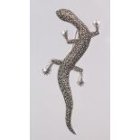 A SILVER LIZARD BROOCH.