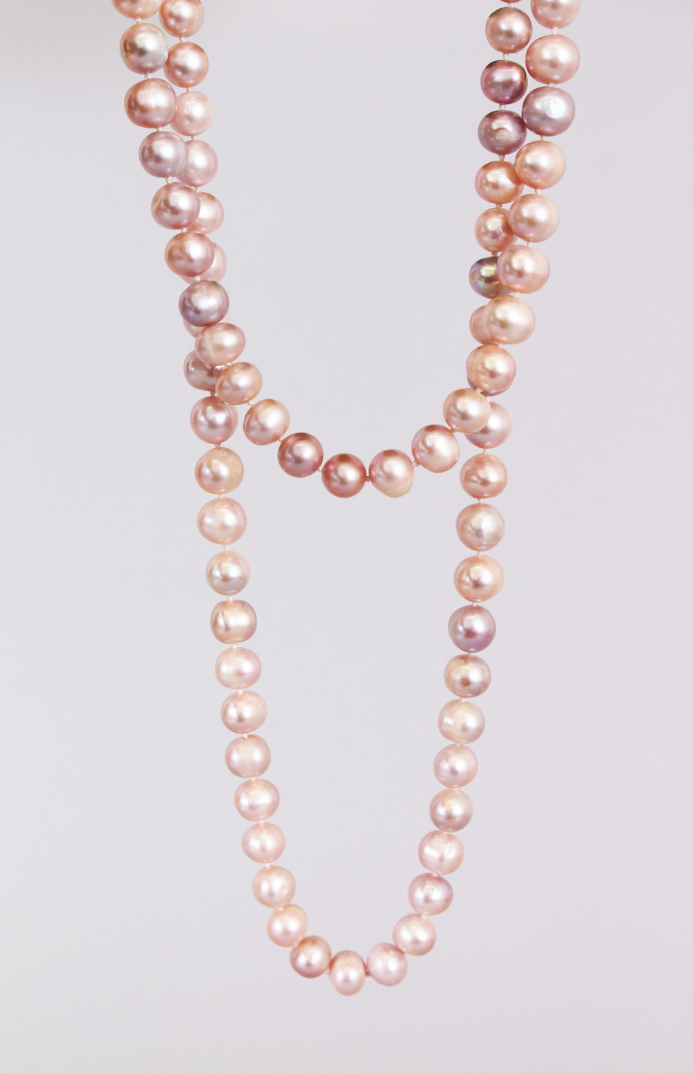 A LONG STRING OF PINK PEARLS. - Image 2 of 2