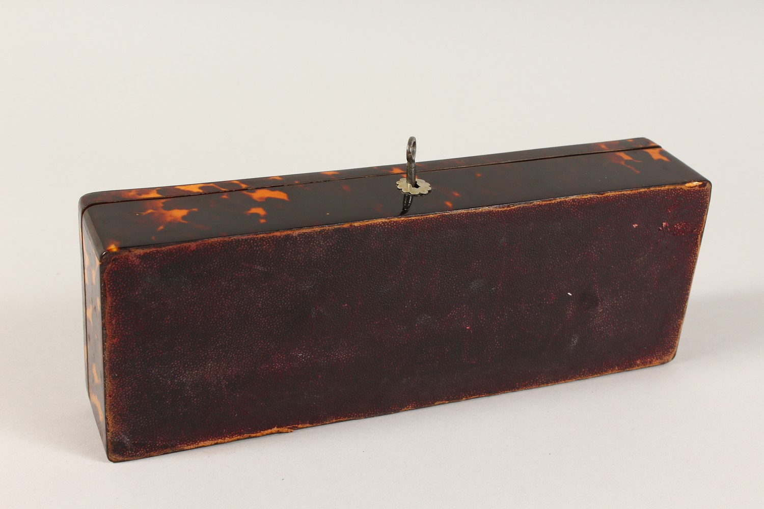 A VICTORIAN RECTANGULAR TORTOISESHELL GLOVE BOX, the lid with "Gloves" in silver. 26cms long. - Image 6 of 9