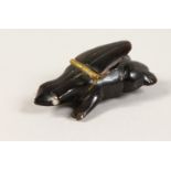 A FROG SNUFF BOX. 5cms.