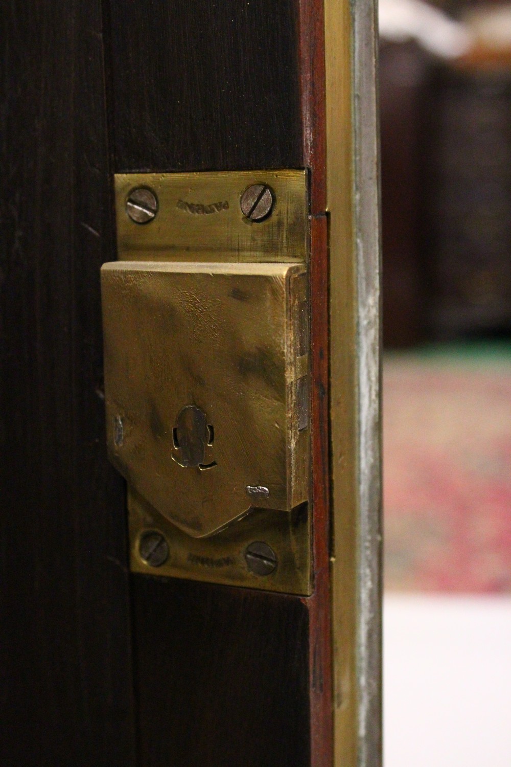 A REGENCY ROSEWOOD CHIFFONIER, brass galleried mirror back, upper shelf, single frieze drawer over a - Image 5 of 8