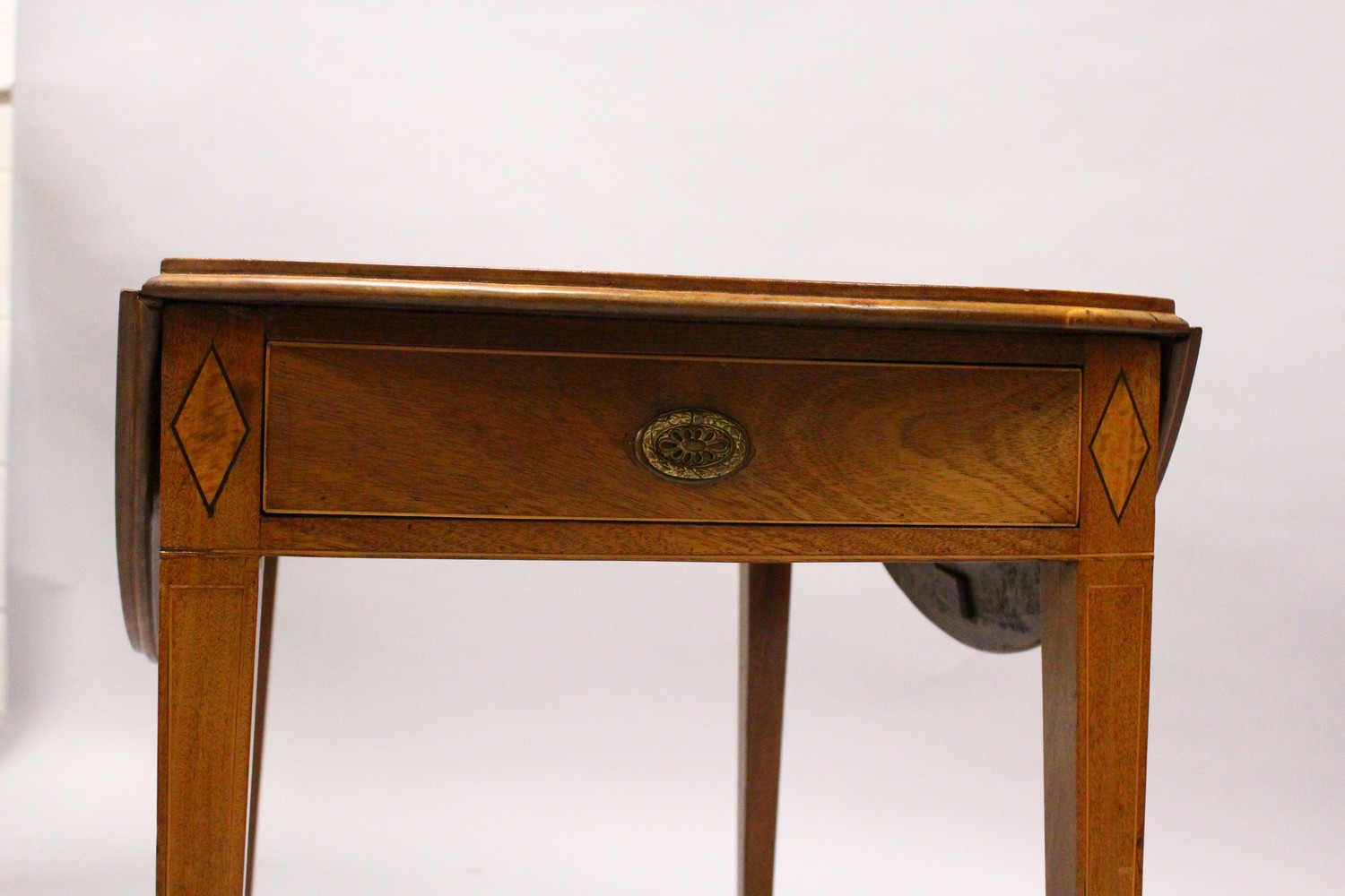 A GEORGE III MAHOGANY AND SATINWOOD BANDED PEMBROKE TABLE, with a drawer to one end, on tapering - Image 2 of 3